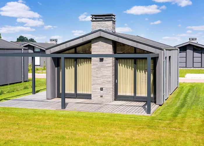 In Near Kaag Lakes Oud Ade