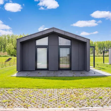 Modern Family Getaway In Oud Ade